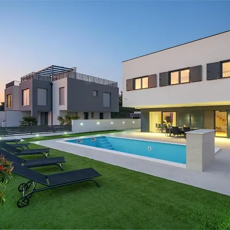 Marina Vila